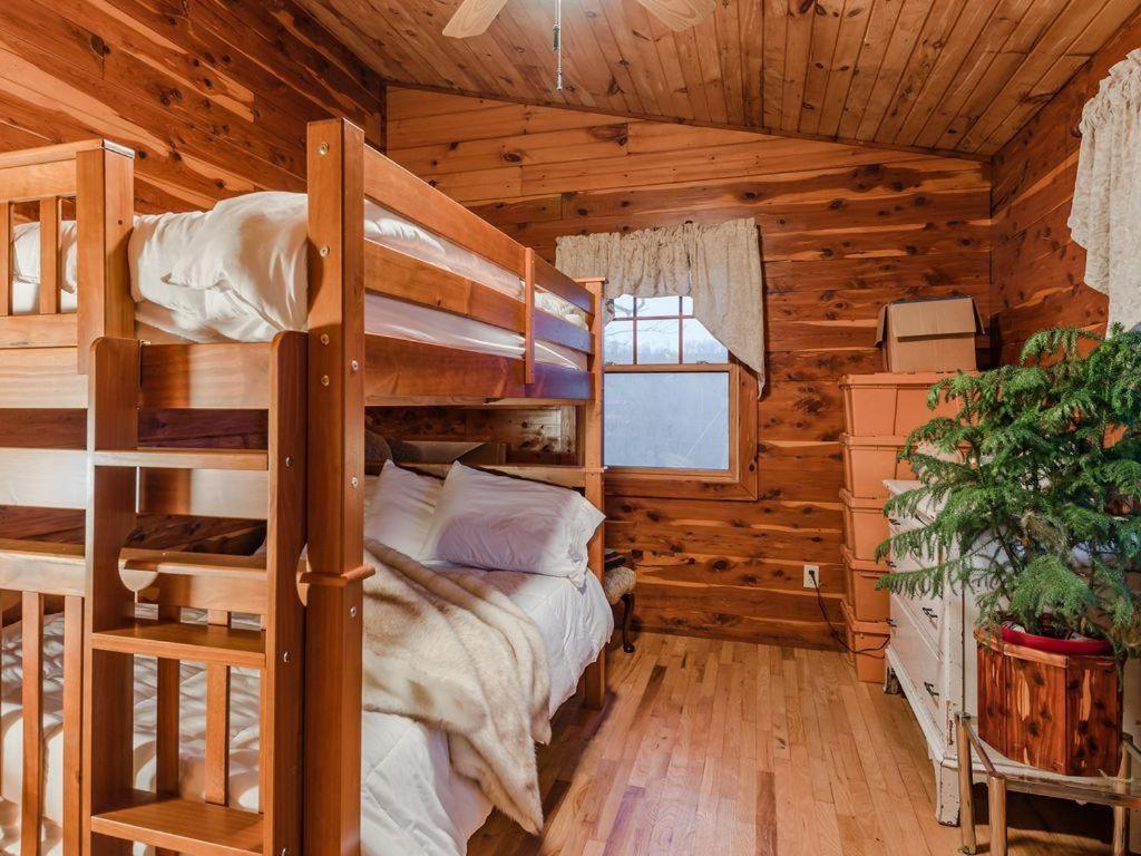 Fly Away Cabin- Modern, Serene, And Convenient Compton المظهر الخارجي الصورة