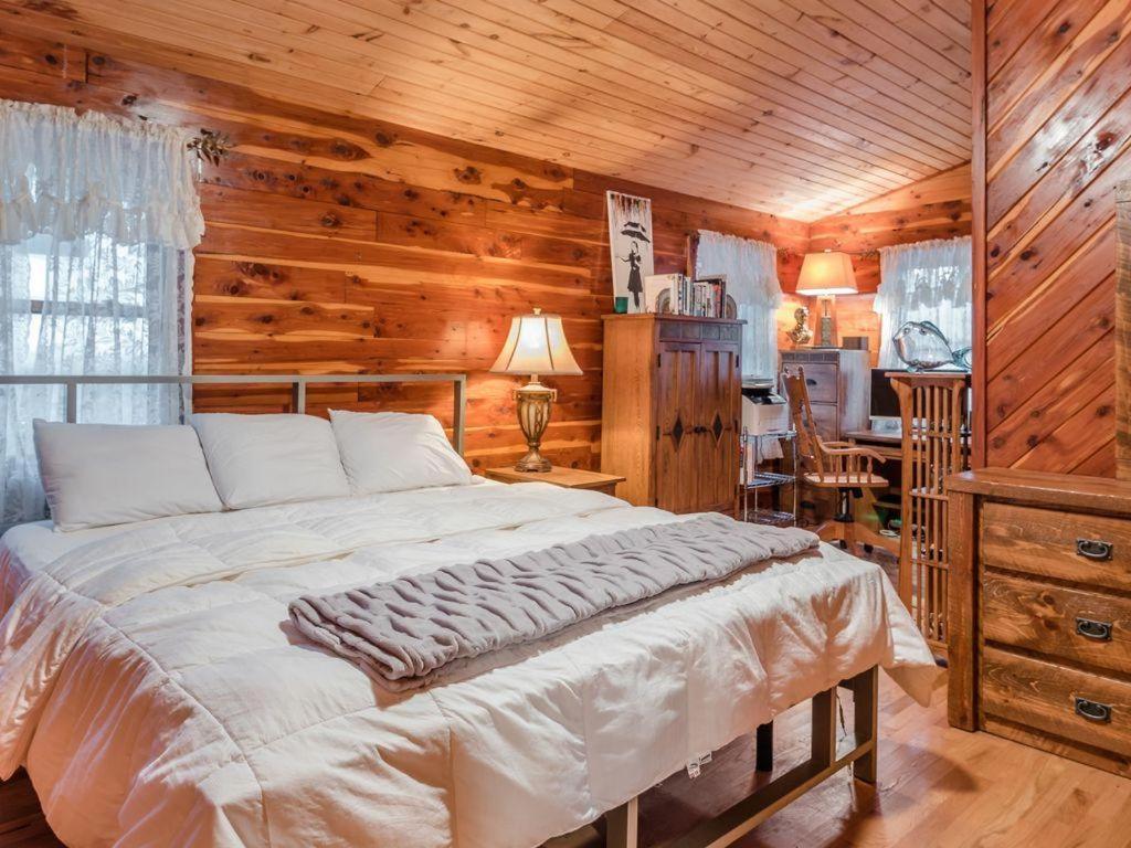Fly Away Cabin- Modern, Serene, And Convenient Compton المظهر الخارجي الصورة