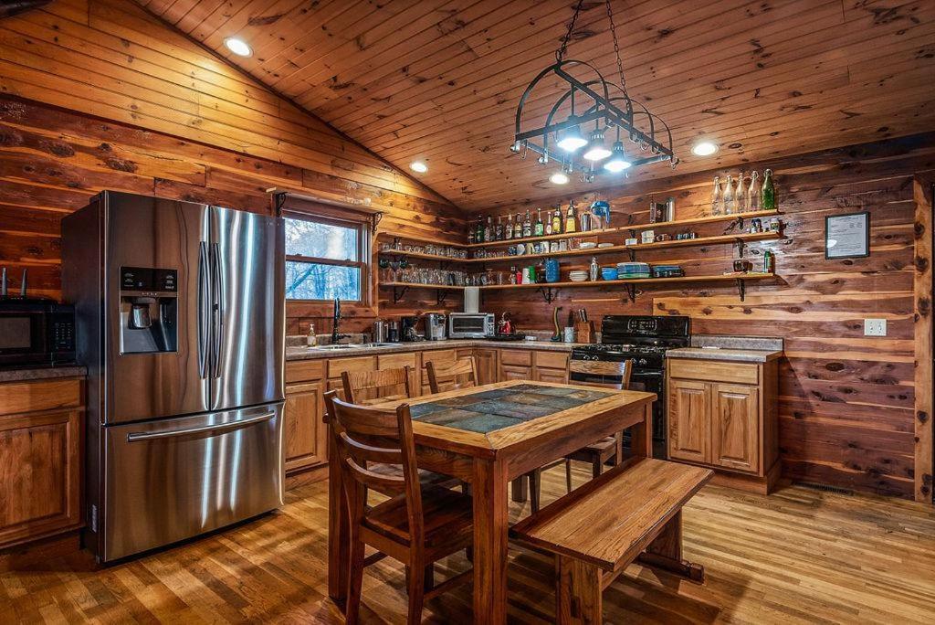 Fly Away Cabin- Modern, Serene, And Convenient Compton المظهر الخارجي الصورة